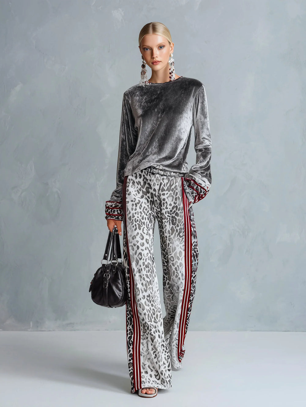 ORRIA - uto grigio con T-shirt bordata e pantaloni leopardati a palazzo