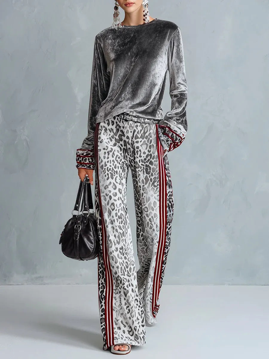 ORRIA - uto grigio con T-shirt bordata e pantaloni leopardati a palazzo