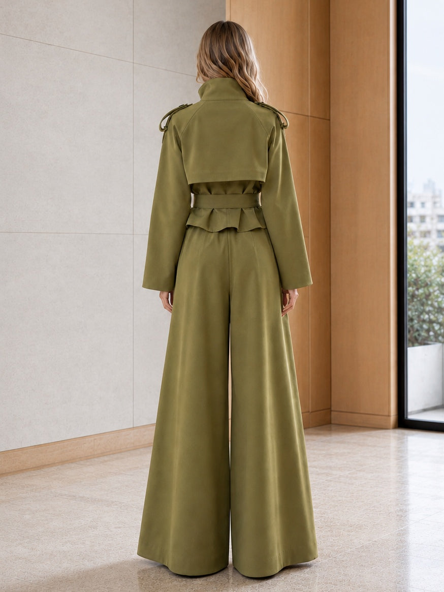 TOIRANO - Tailleur verde oliva con giacca doppiopetto e pantaloni ampi