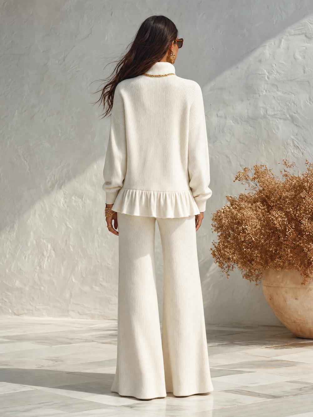 TAVERNERIO - Completo bianco con pantaloni a righe