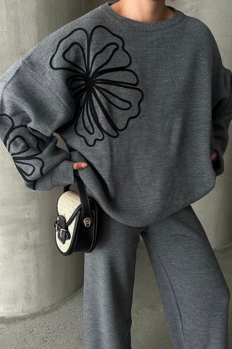 MONTASOLA - lia con pantaloni e girocollo