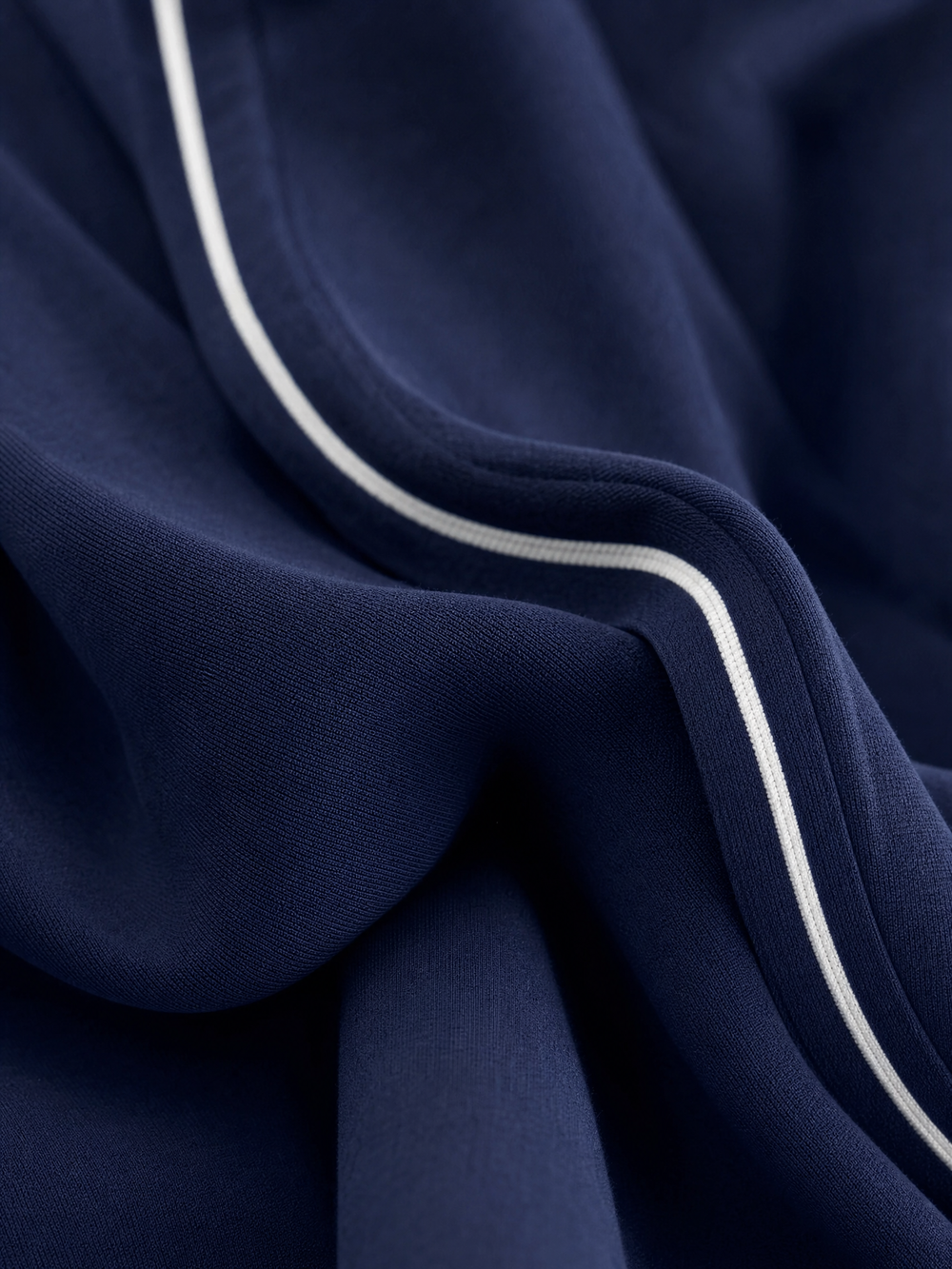CENTRACHE - Completo loungewear morbido a due pezzi in bianco e navy