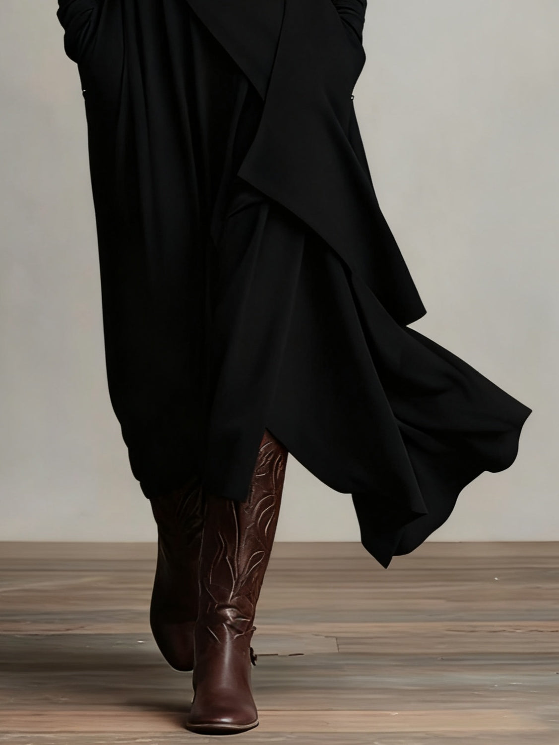 BUDOIA - Abito maxi elegante asimmetrico con collo alto
