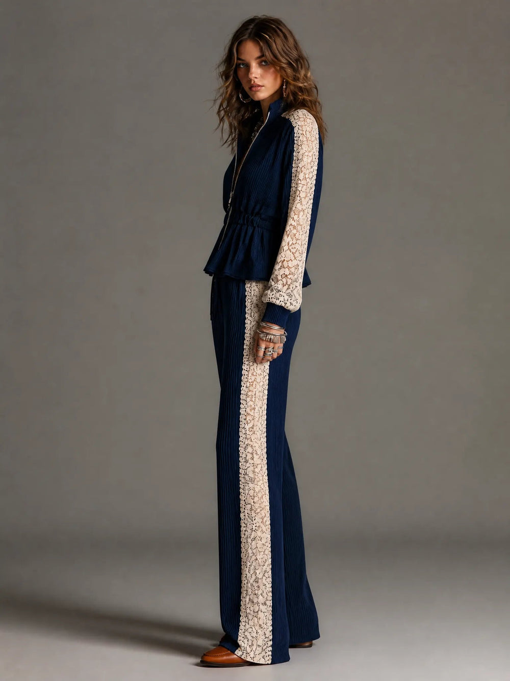 SPOLETO - Set due pezzi in maglia a coste blu con pizzo floreale