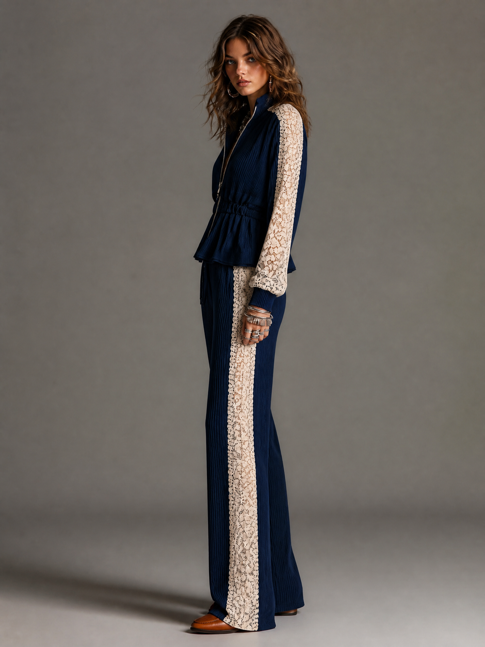 RICADI - Set due pezzi in maglia a coste con pizzo floreale, blu navy