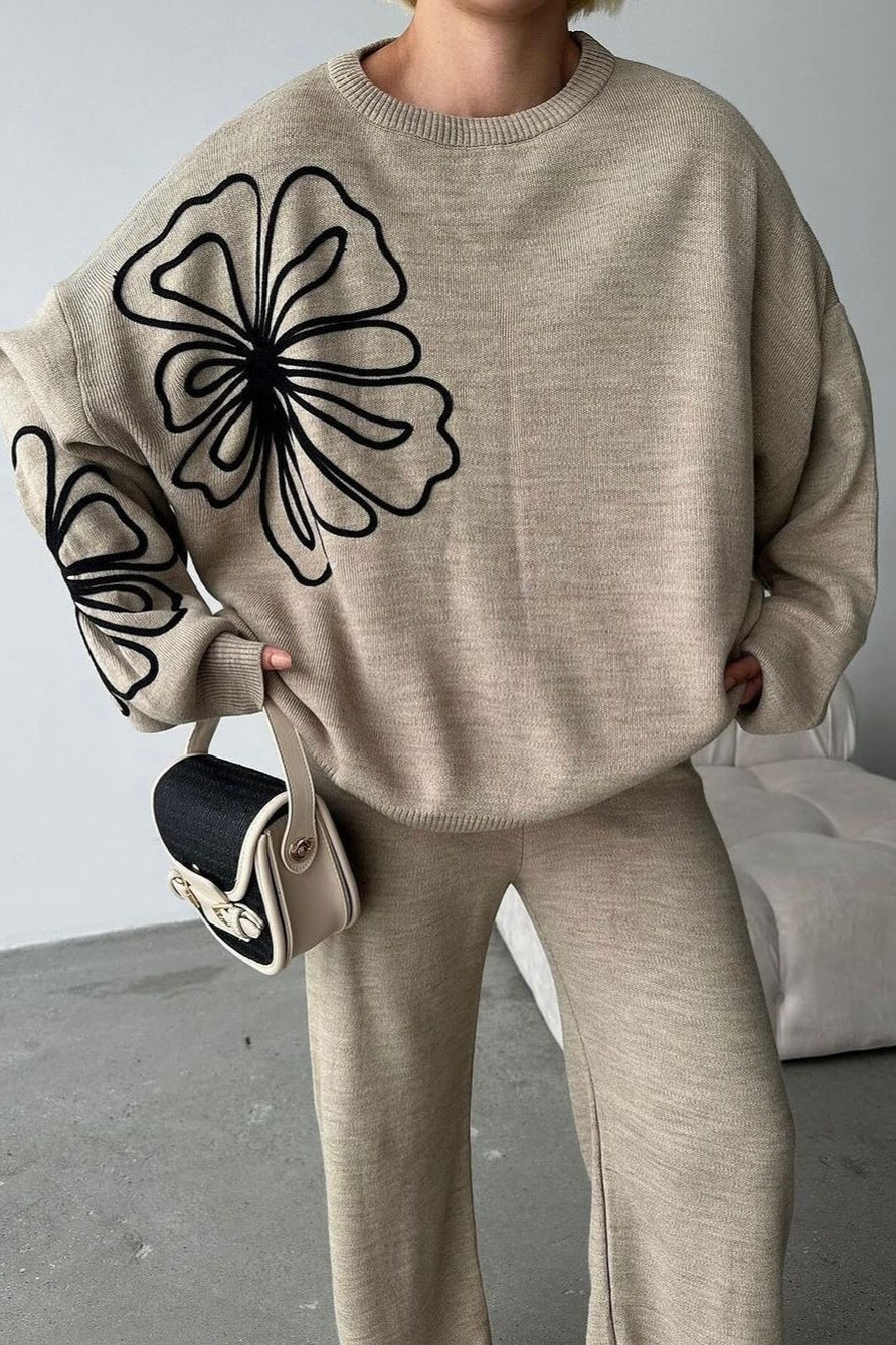 MONTASOLA - lia con pantaloni e girocollo