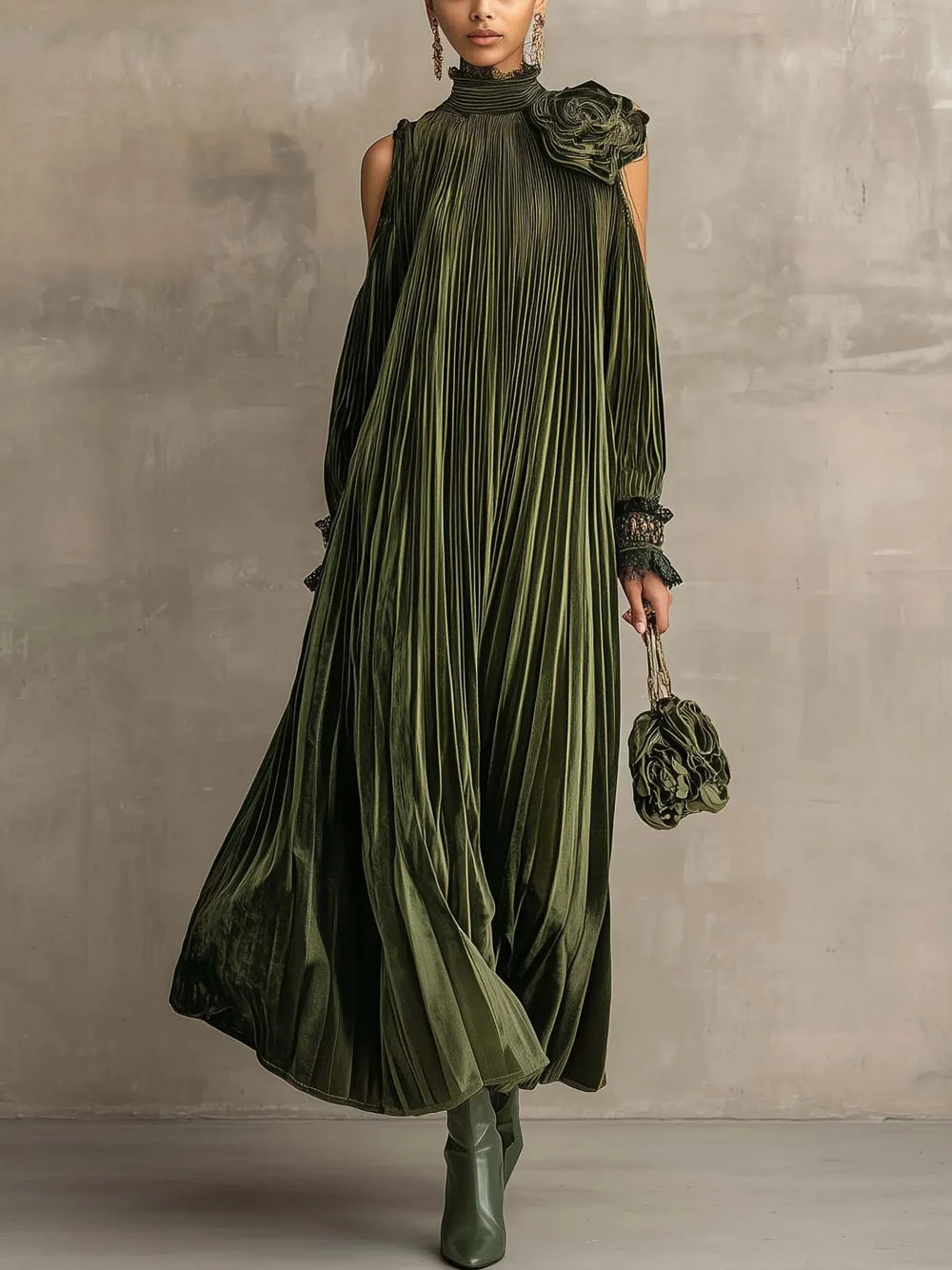 ENNA - Abito maxi verde oliva plissé con dettaglio floreale sulla spalla