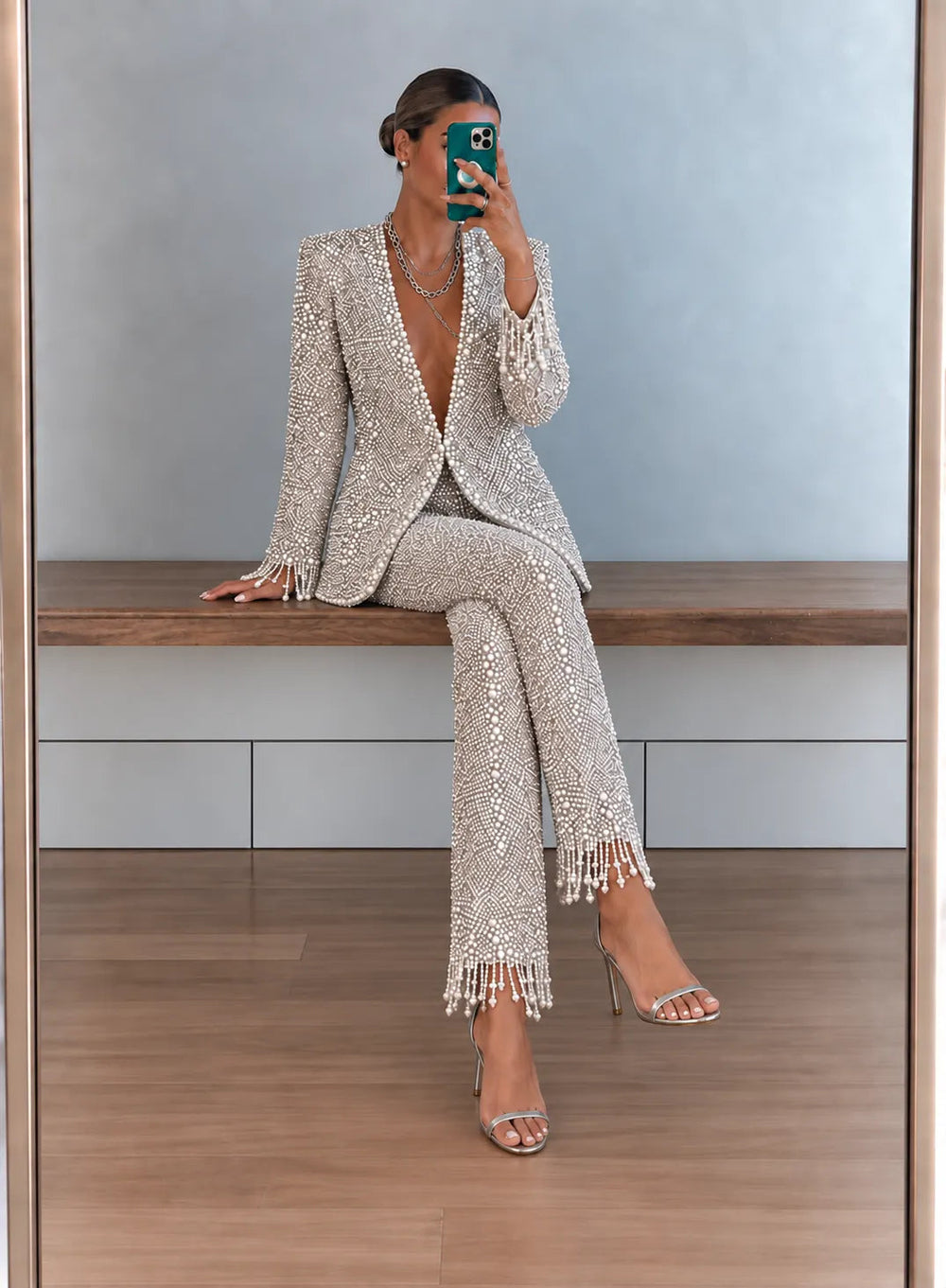 NESSO - Completo bianco con blazer e pantaloni cropped con frange perlate