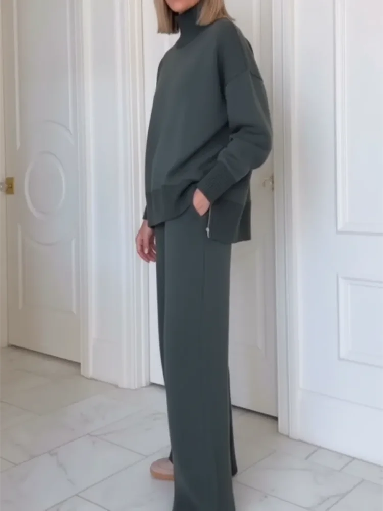 FRIGNANO - Set due pezzi con collo alto e pantaloni dritti