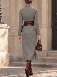 LUANA - Abito midi grigio in pelle effetto vintage con cintura avvolgente