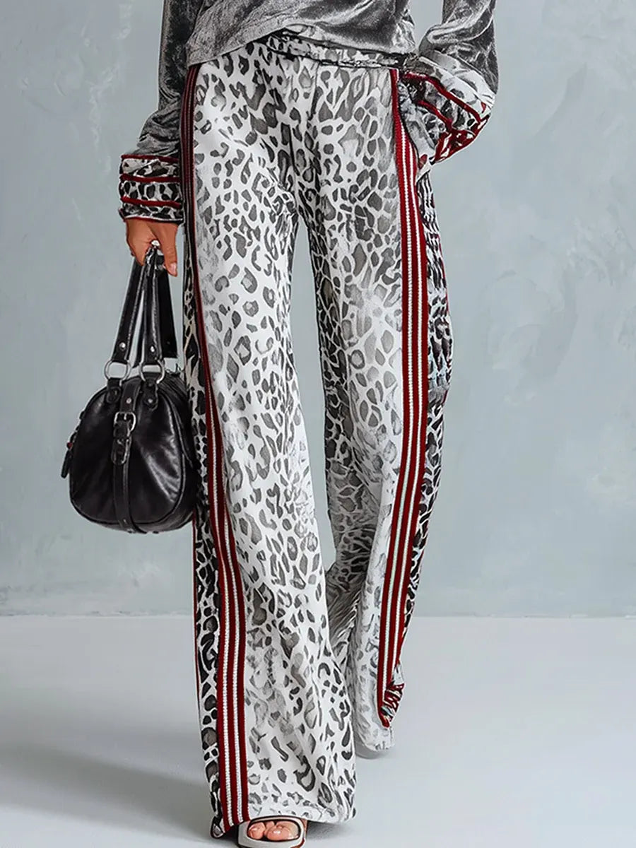 ORRIA - uto grigio con T-shirt bordata e pantaloni leopardati a palazzo