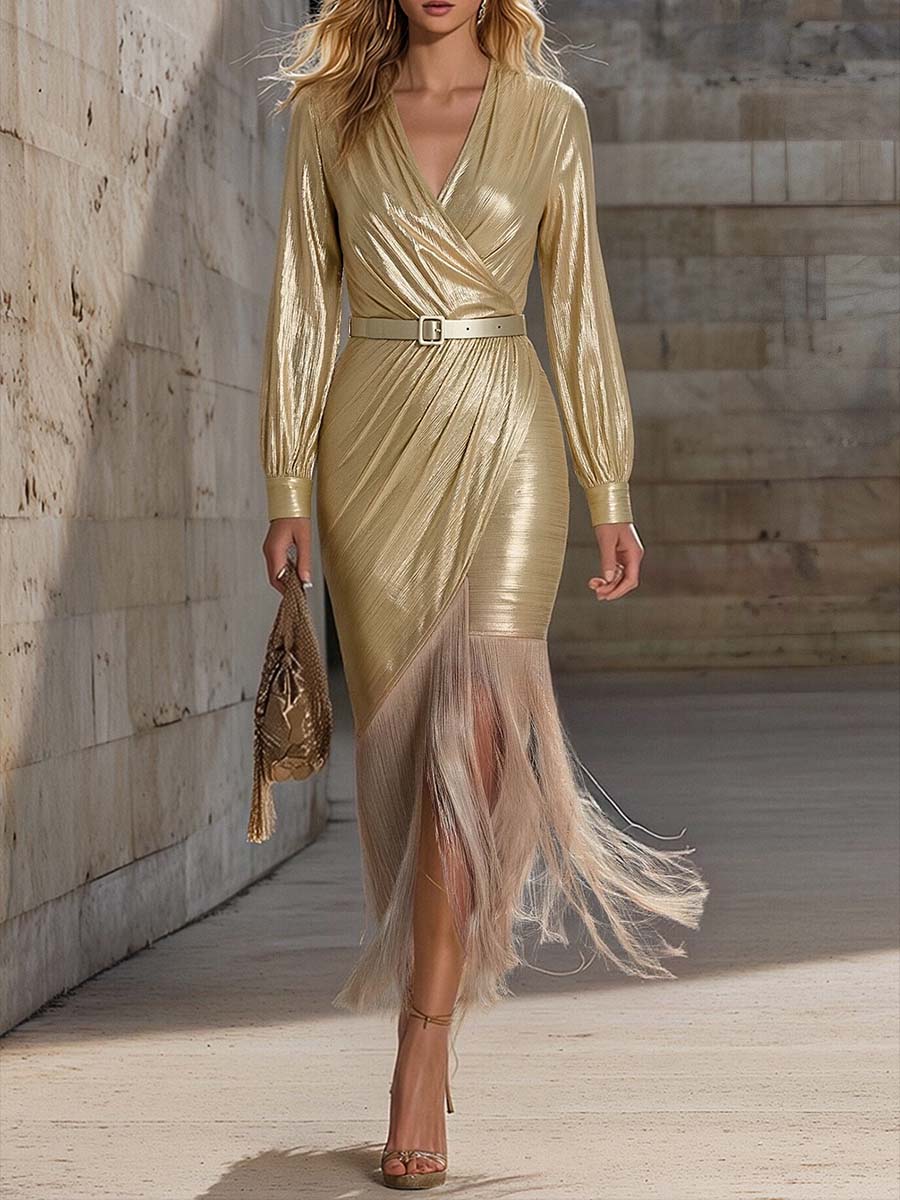 Abito maxi plissettato argento metallico con scollo rotondo elegante