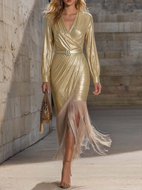 Abito maxi plissettato argento metallico con scollo rotondo elegante
