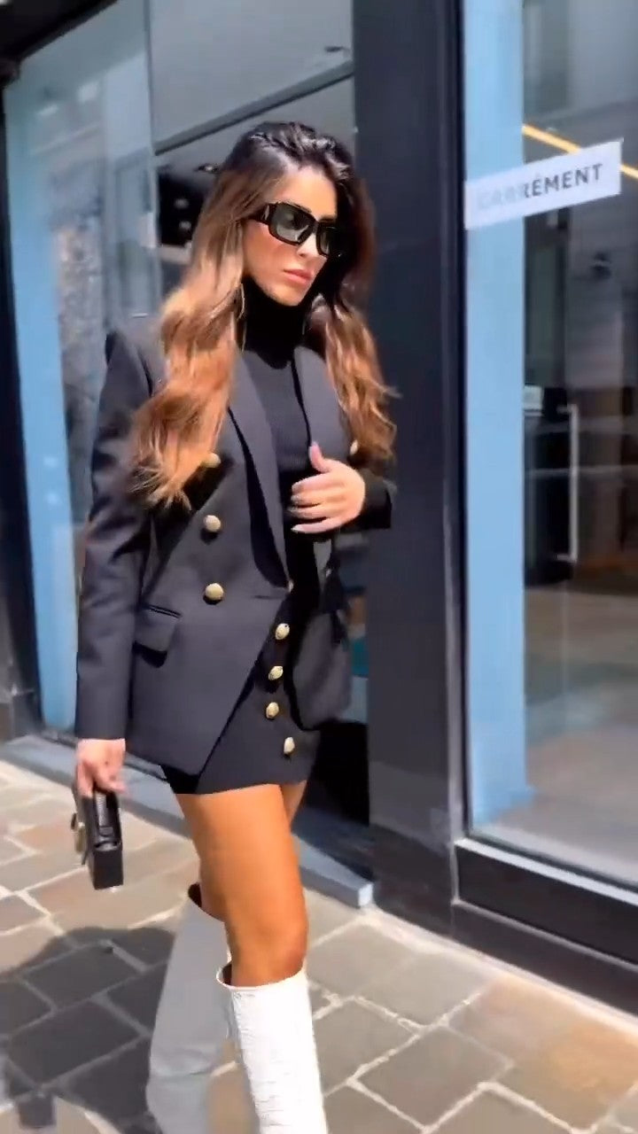 Quante tailleur lovers online? ❤️ [Video] | Luxury double button blazer dress for fall, Luxury double-breasted long sleeve suit for fall, Luxury double-breasted blazer dress for business