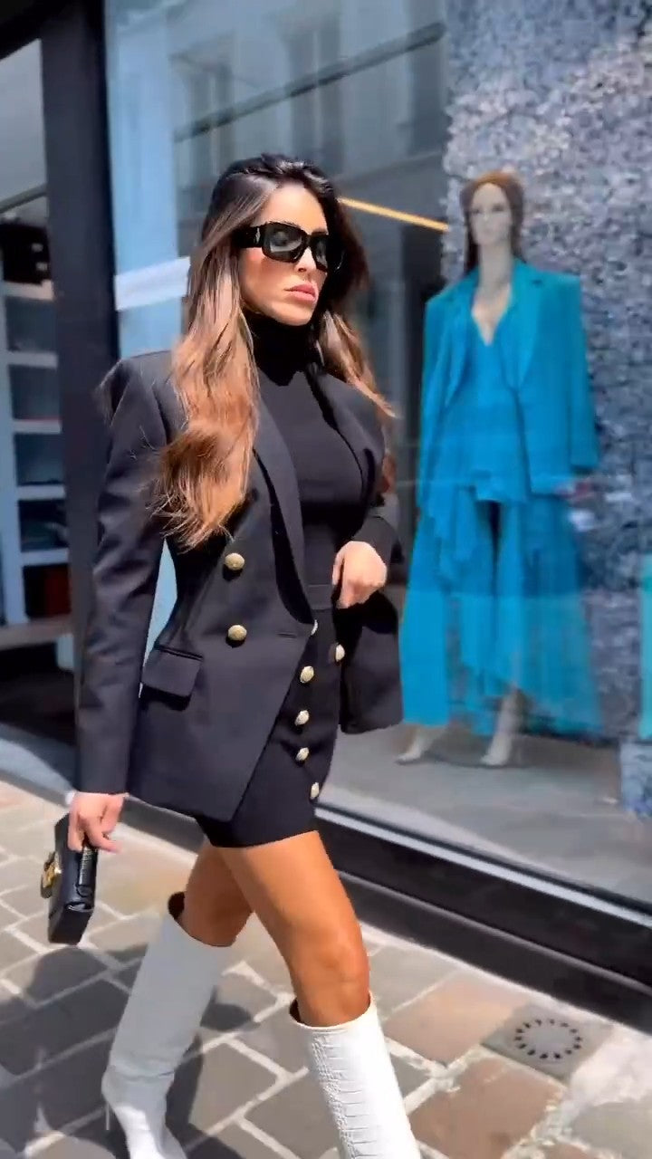 Quante tailleur lovers online? ❤️ [Video] | Luxury double button blazer dress for fall, Luxury double-breasted long sleeve suit for fall, Luxury double-breasted blazer dress for business