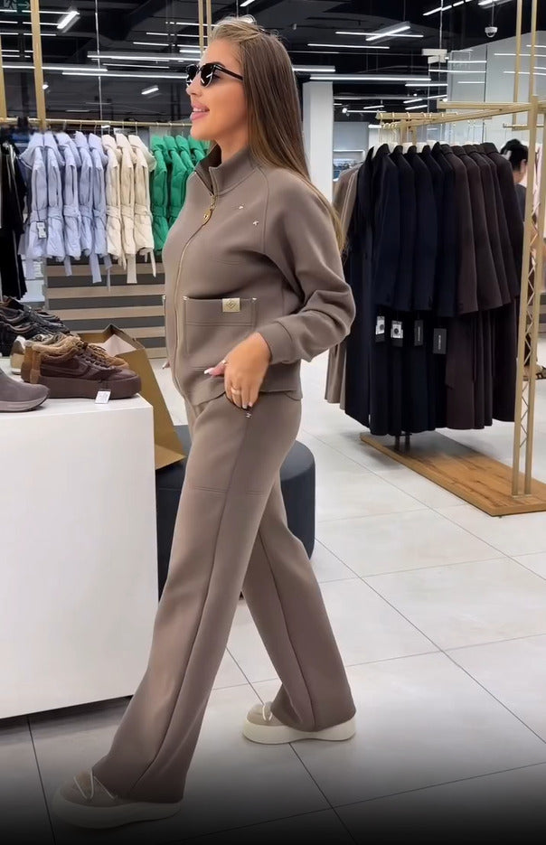 GIBA - Completo marrone con giacca corta e pantaloni wide leg