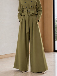 TOIRANO - Tailleur verde oliva con giacca doppiopetto e pantaloni ampi