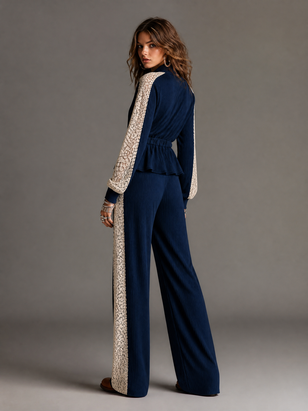 RICADI - Set due pezzi in maglia a coste con pizzo floreale, blu navy