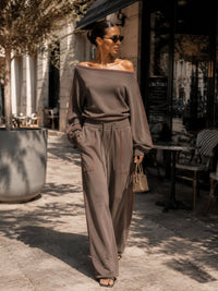 FONTE - Completo marrone asimmetrico con pantaloni wide leg