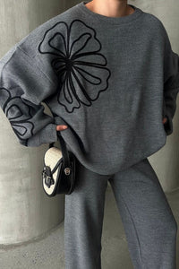 MONTASOLA - lia con pantaloni e girocollo