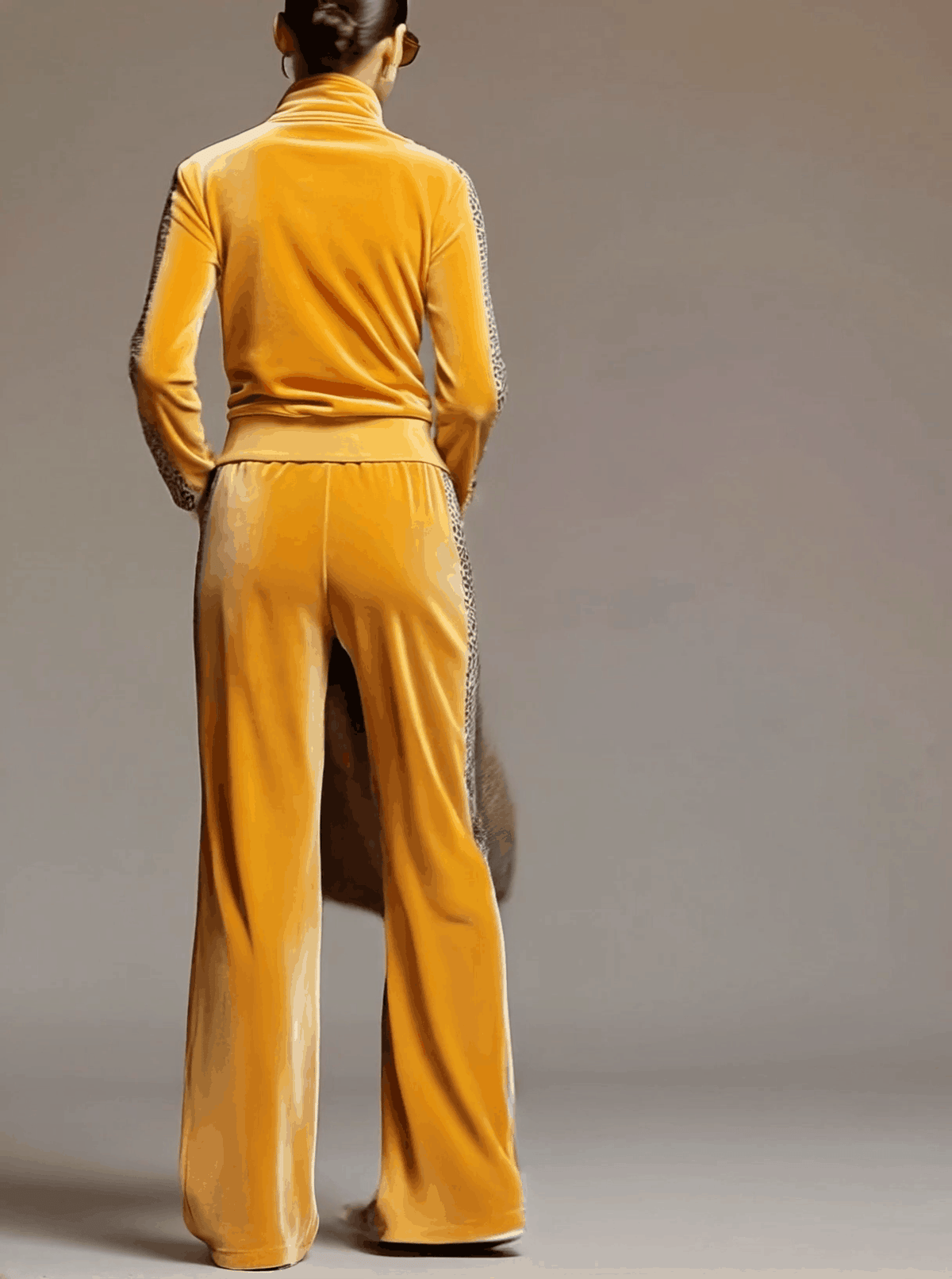 SENTIERO - Set due pezzi in velluto giallo con bordi leopardati