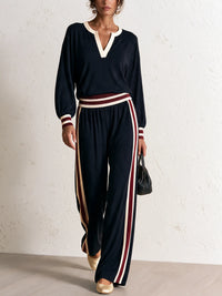 AVOLA - Completo in maglia blu a righe, top scollo e pantaloni ampi
