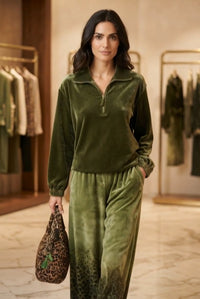 CAIVANO - Completo in velluto verde con pantaloni leopardati palazzo — SHOT 1