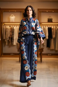 DOGNA - Completo due pezzi con camicia stampata e pantaloni ampi — SHOT 2