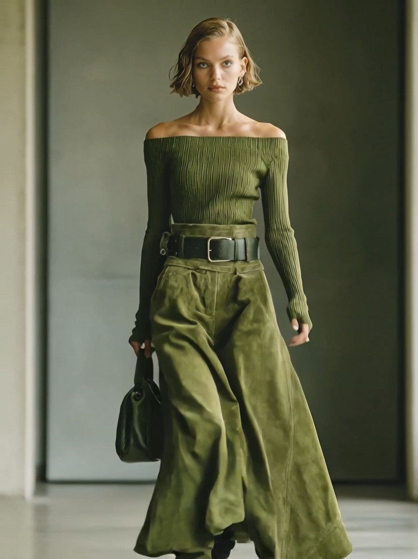 GIULIA - Completo verde oliva con top scivolato e gonna suede — SHOT 3